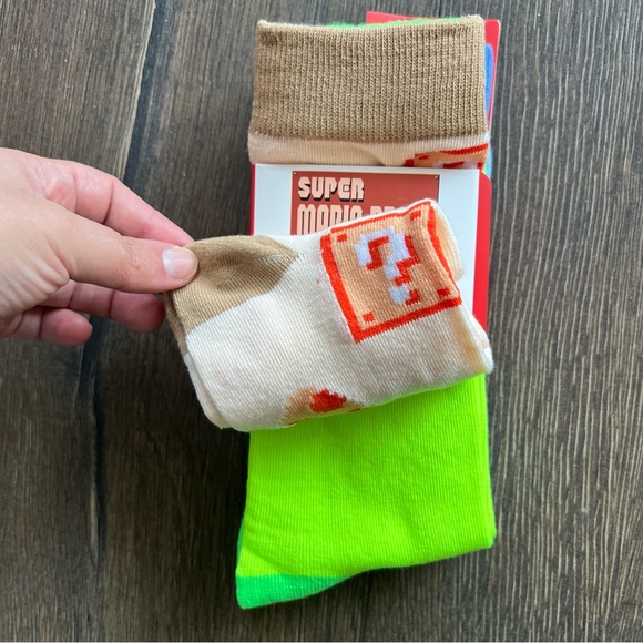 Brand New! Super Mario Controller Gear - 3 pair Crew Socks (Size 6-10) - Picture 5 of 5